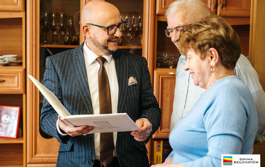 Pamiątkowe albumy trafiły do Jubilat&oacute;w świętujących Złote Gody 24