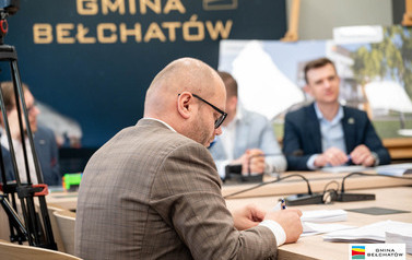 Podpisanie umowy na budowę blok&oacute;w SIM w Dobrzelowie 31