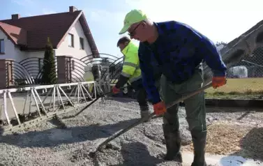 Budowa drogi betonowej w Zawadach 8