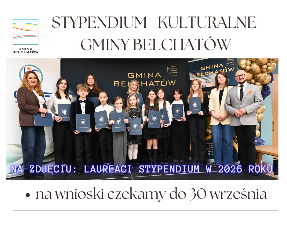 grupa dzieci w&nbsp;towarzystwie trojga dorosłych stoi przed ścianką z&nbsp;napisem gmina bełchat&oacute;w. W tle złote balony, napis informujący że&nbsp;na zdjęciu są stypendyści z&nbsp;2026 roku