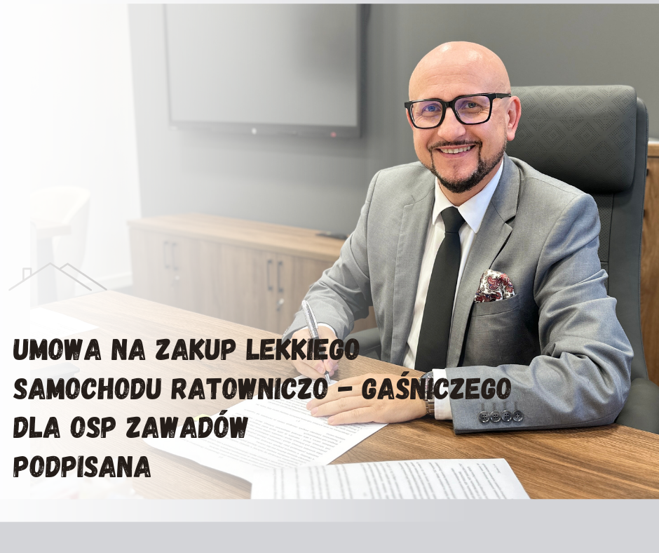 w&oacute;jt konrad koc siedzi przy biurku i&nbsp;podpisuje umowę