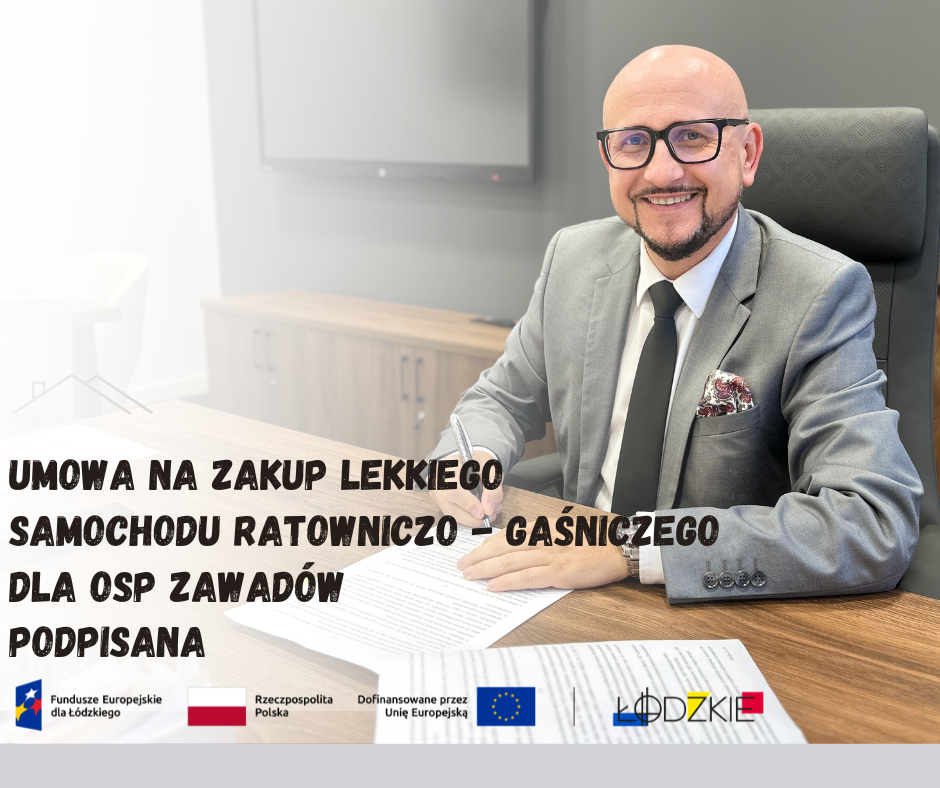 w&oacute;jt konrad koc podpisuje umowę siedząc przy biurku