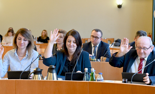 radni obradują na sesji rady gminy bełchatów