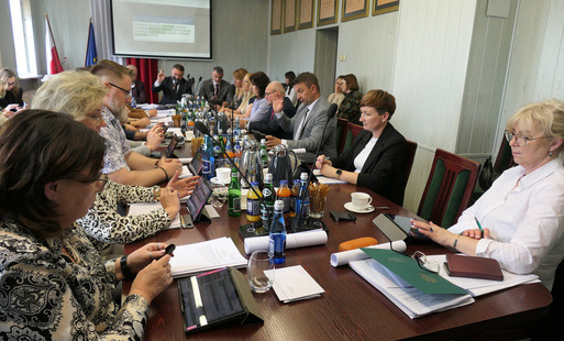 radni gminy bełchatów podczas obrad sesji rady gminy