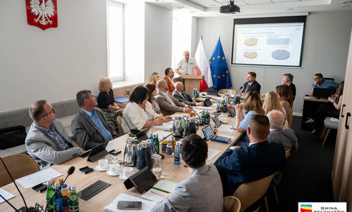 radni gminy bełchatów podczas obrad sesji rady gminy