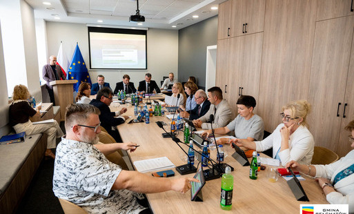 radni gminy bełchatów podczas obrad sesji rady gminy