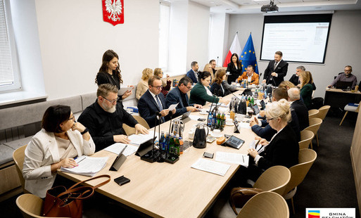 radni gminy bełchatów podczas obrad sesji rady gminy