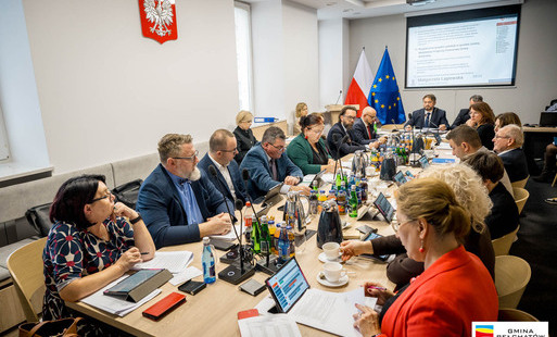 radni gminy bełchatów podczas obrad sesji rady gminy