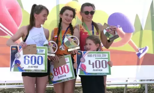 kobiety na podium bieg leśny w łękawie